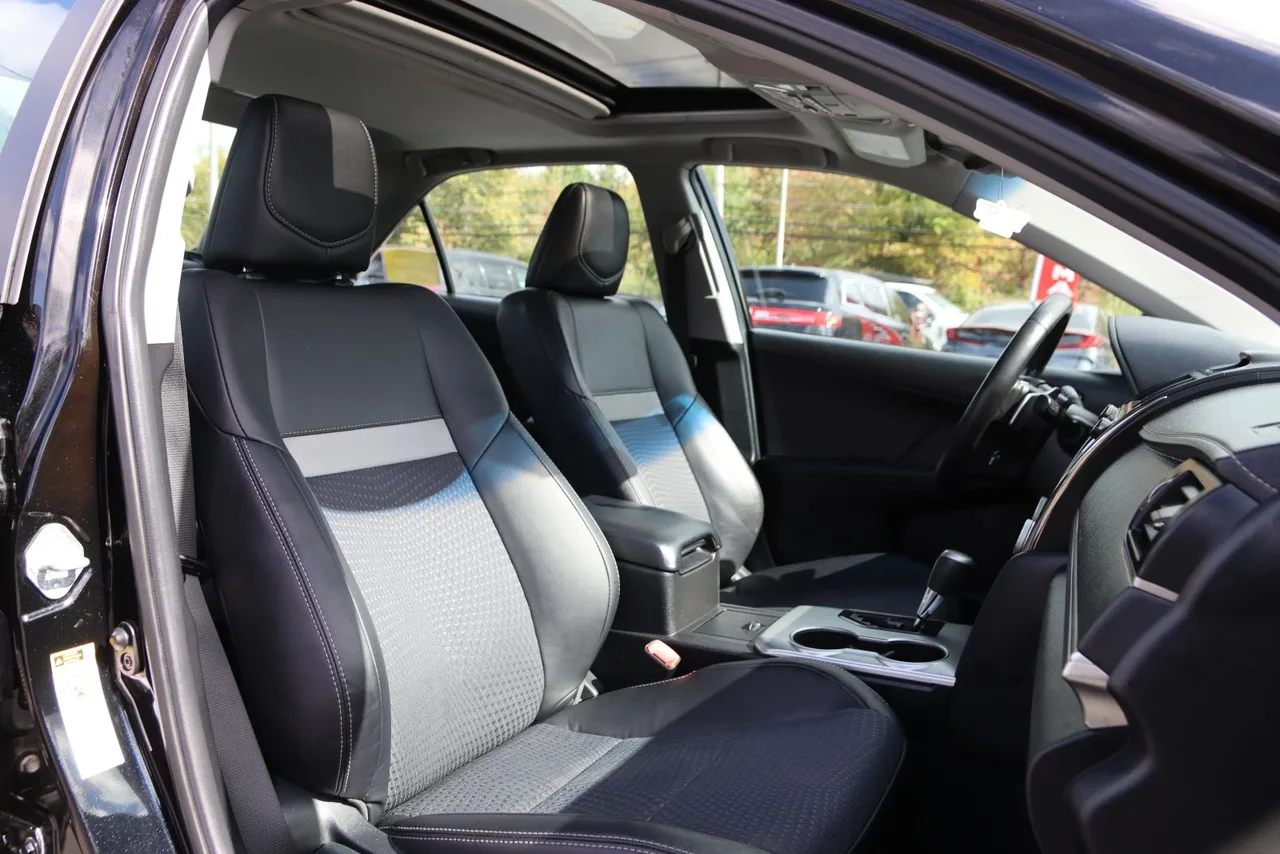 2012 Toyota Camry SE Sedan 4D in Black — photo 27 of 41