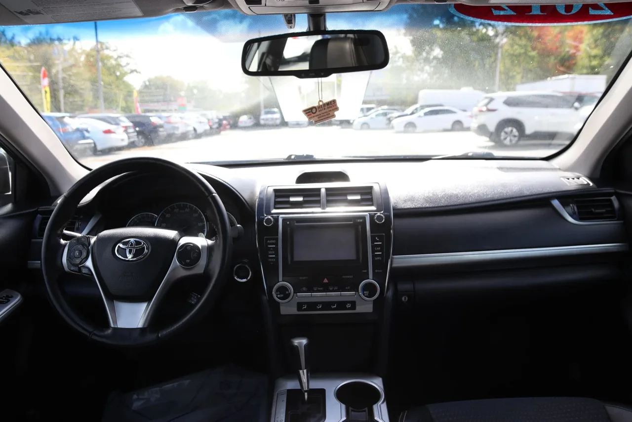 2012 Toyota Camry SE Sedan 4D in Black — photo 28 of 41