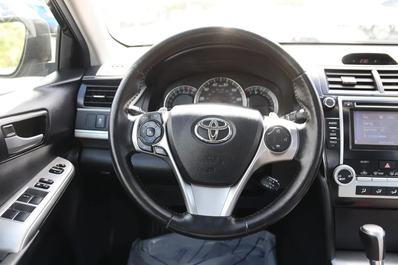2012 Toyota Camry SE Sedan 4D in Black — photo 29 of 41