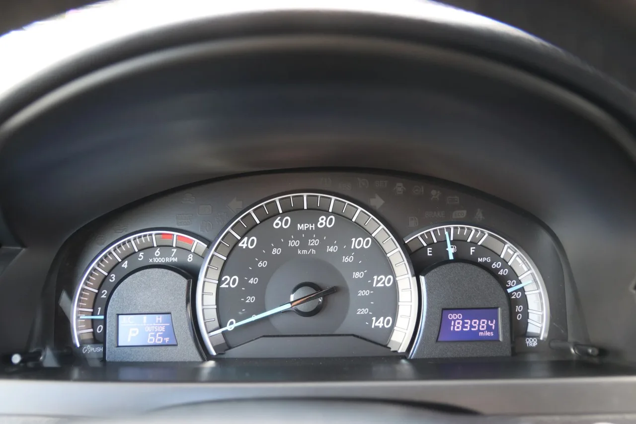 2012 Toyota Camry SE Sedan 4D in Black — photo 30 of 41