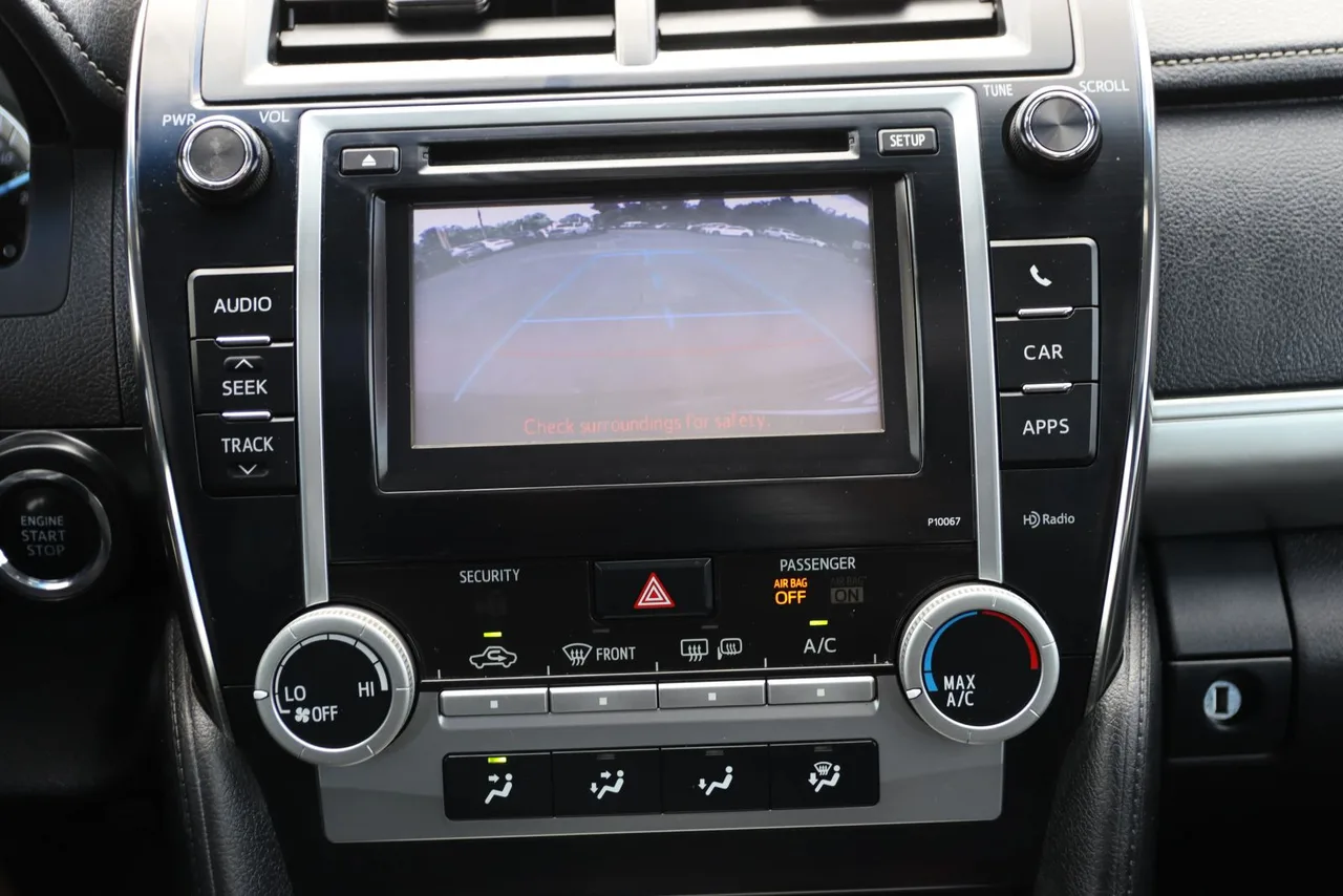 2012 Toyota Camry SE Sedan 4D in Black — photo 32 of 41
