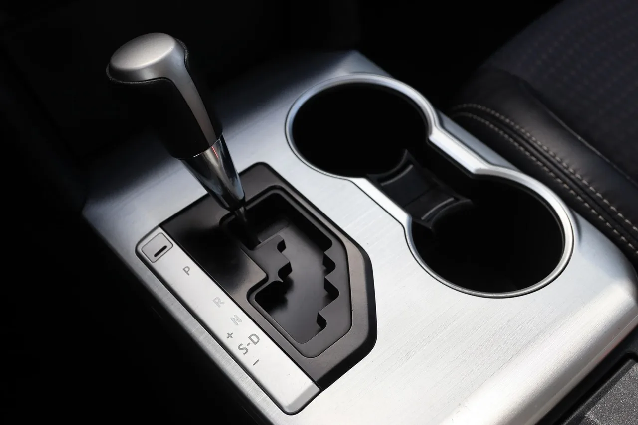 2012 Toyota Camry SE Sedan 4D in Black — photo 34 of 41