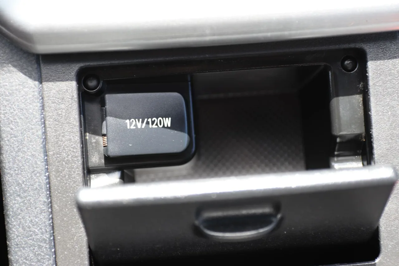 2012 Toyota Camry SE Sedan 4D in Black — photo 36 of 41