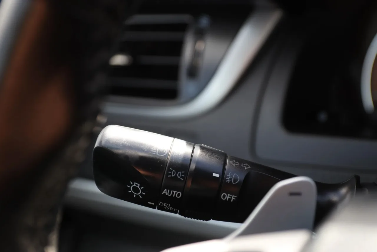 2012 Toyota Camry SE Sedan 4D in Black — photo 38 of 41