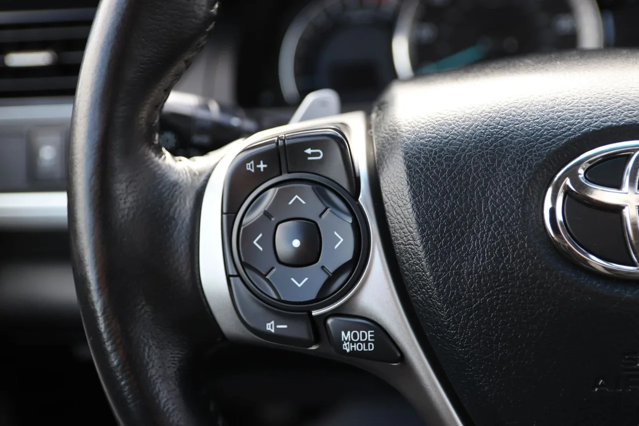 2012 Toyota Camry SE Sedan 4D in Black — photo 40 of 41