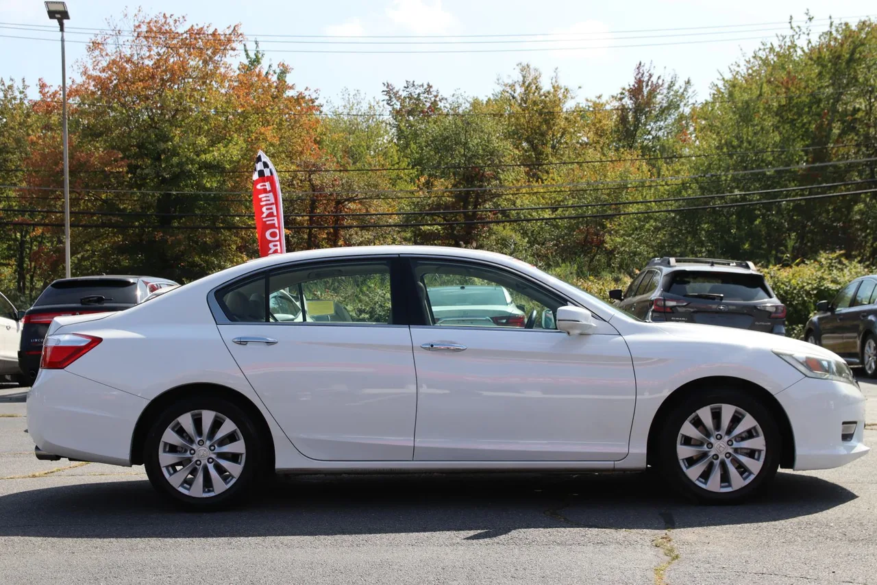 2013 Honda Accord EX-L Sedan 4D in White — photo 6 of 42