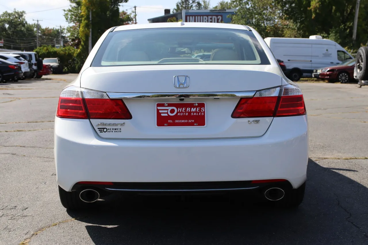 2013 Honda Accord EX-L Sedan 4D in White — photo 7 of 42