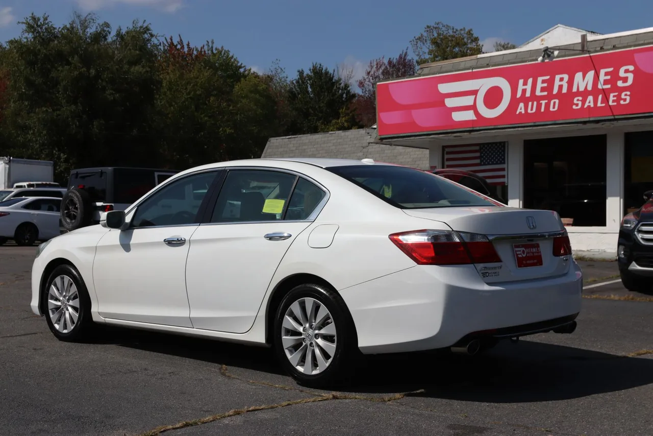 2013 Honda Accord EX-L Sedan 4D in White — photo 9 of 42