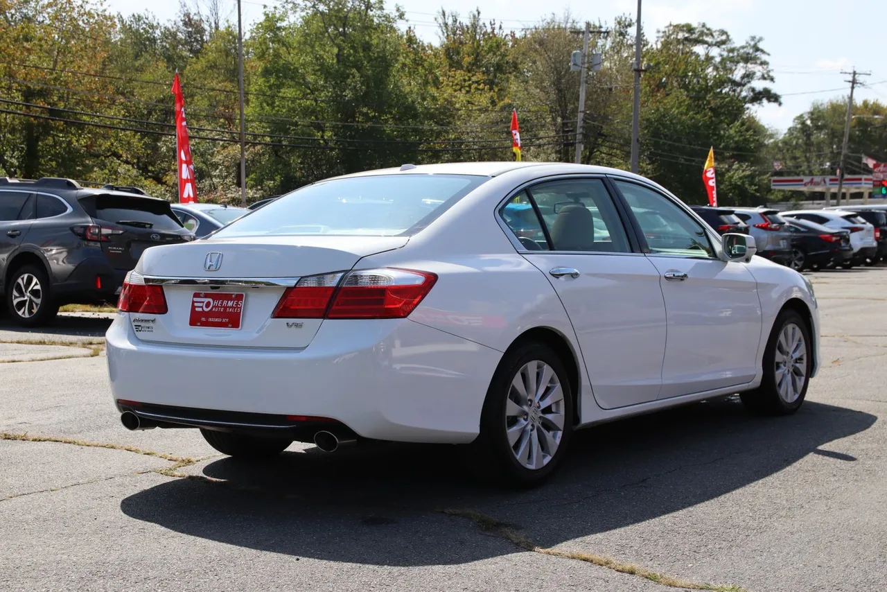 2013 Honda Accord EX-L Sedan 4D in White — photo 10 of 42
