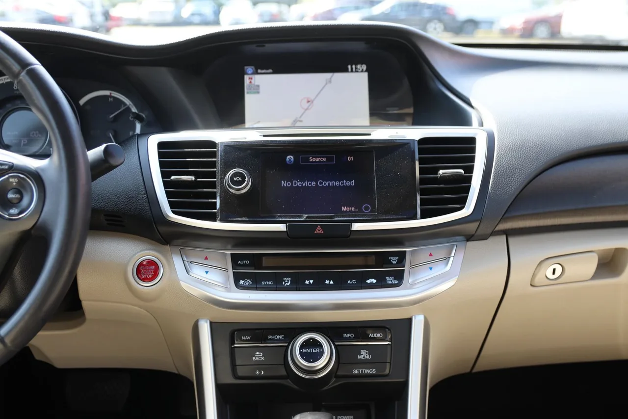 2013 Honda Accord EX-L Sedan 4D in White — photo 29 of 42