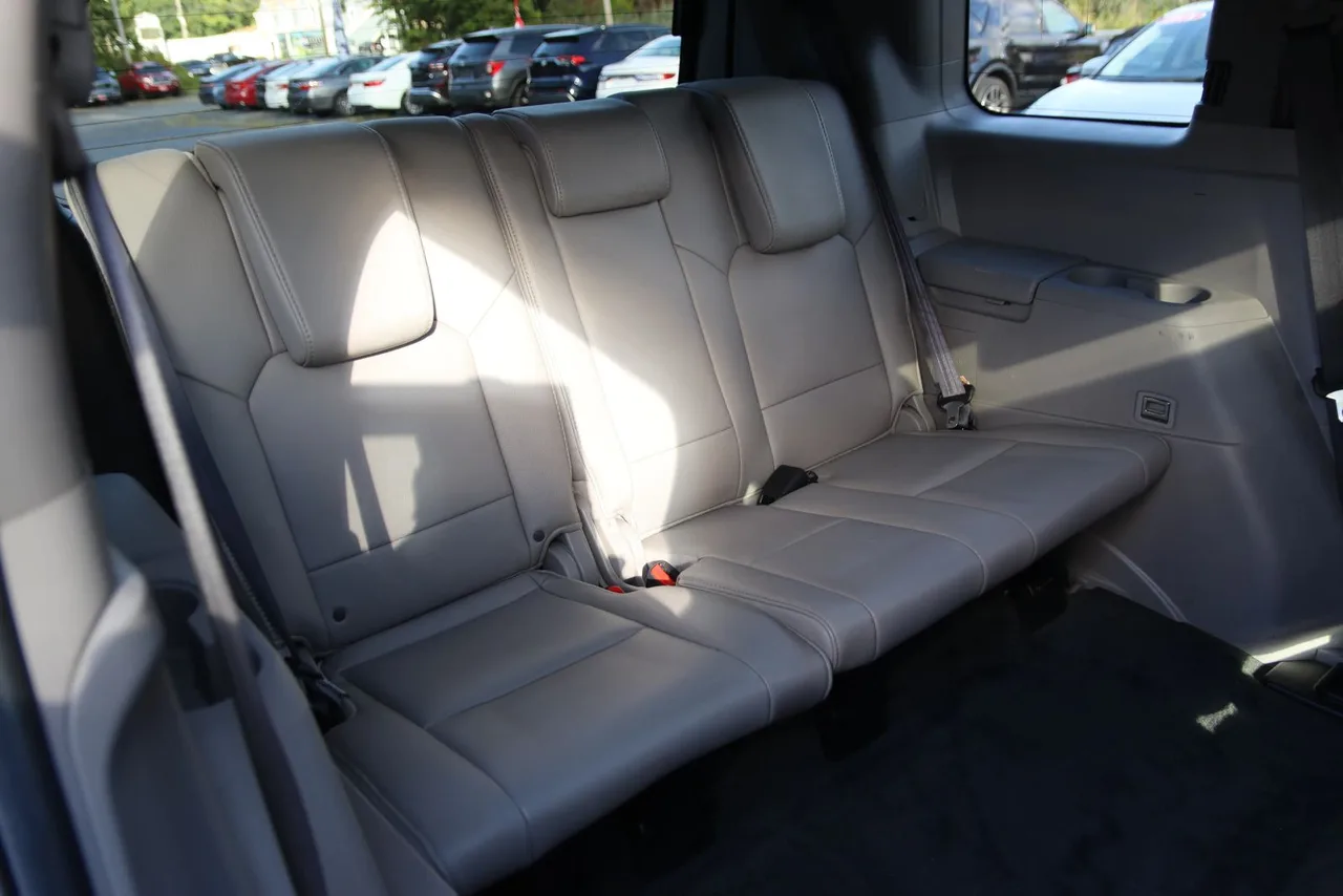 2013 Honda Pilot Touring Sport Utility 4D in Blue — photo 29 of 46