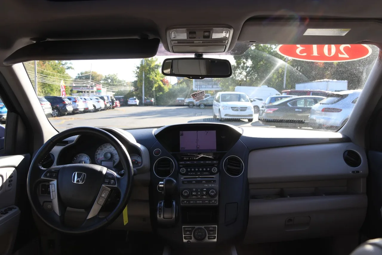 2013 Honda Pilot Touring Sport Utility 4D in Blue — photo 33 of 46