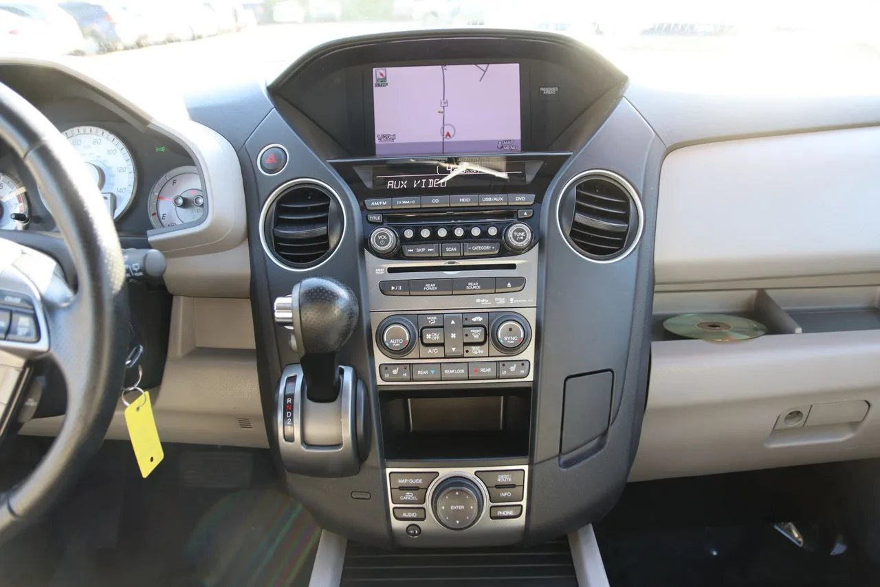 2013 Honda Pilot Touring Sport Utility 4D in Blue — photo 34 of 46