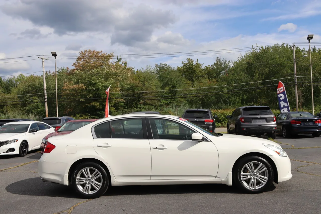 2013 Infiniti G G37X Sedan 4D in White — photo 4 of 37