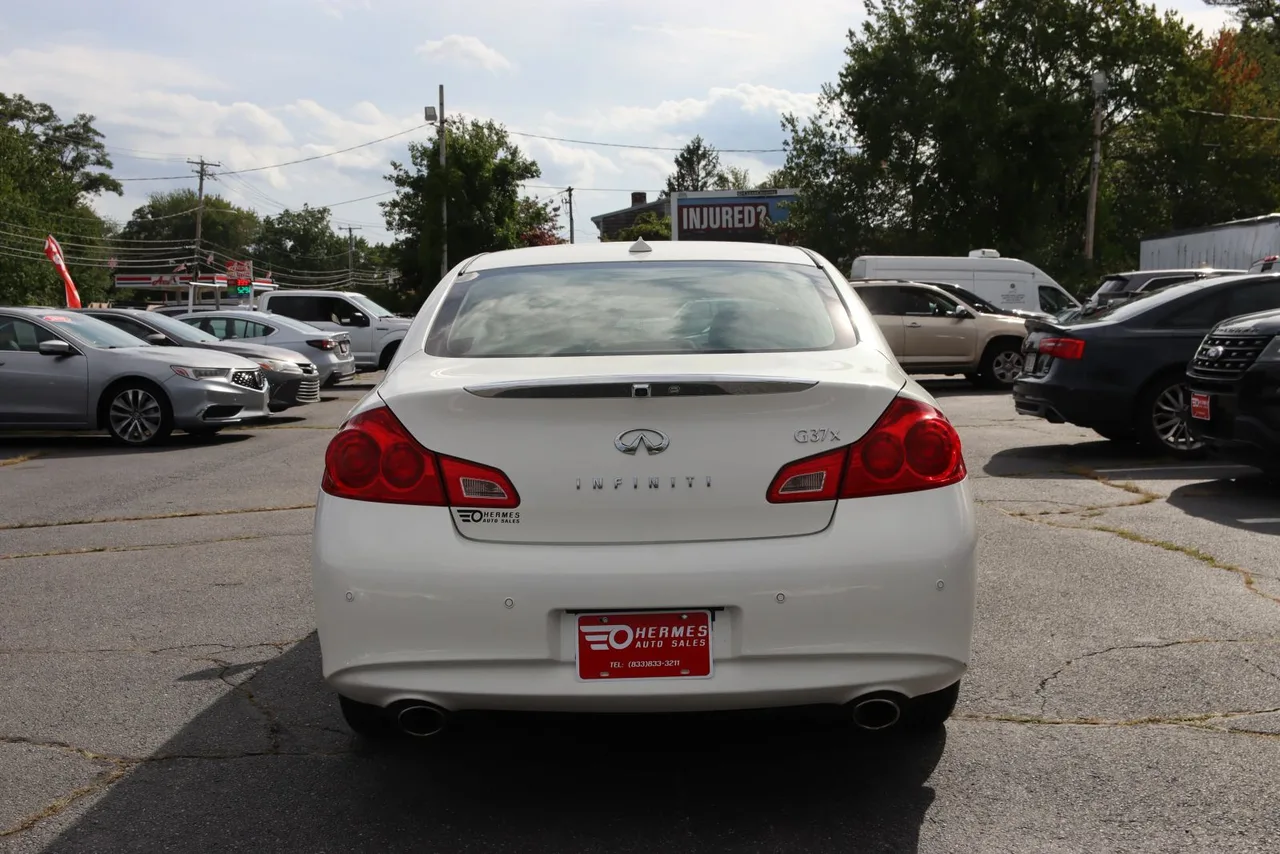 2013 Infiniti G G37X Sedan 4D in White — photo 6 of 37