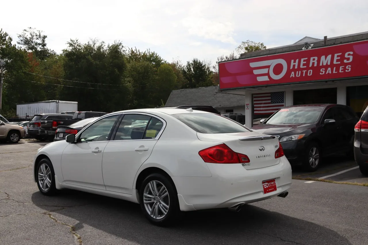 2013 Infiniti G G37X Sedan 4D in White — photo 7 of 37