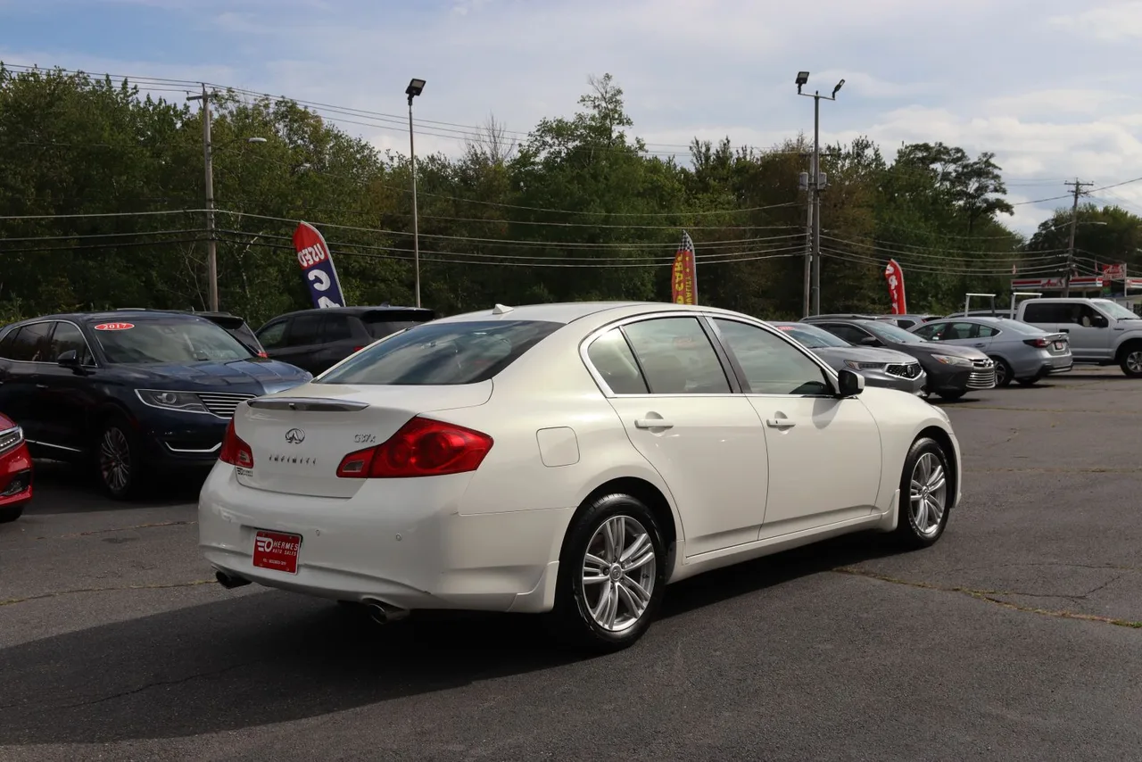 2013 Infiniti G G37X Sedan 4D in White — photo 8 of 37