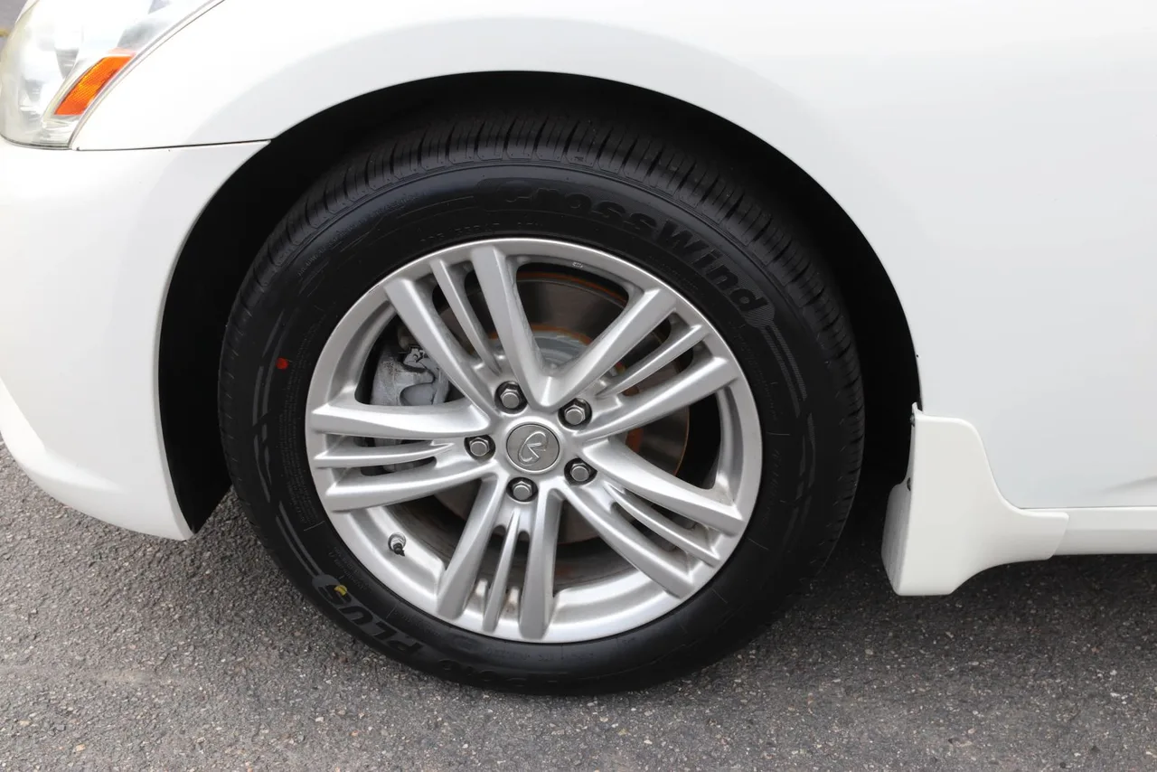 2013 Infiniti G G37X Sedan 4D in White — photo 9 of 37