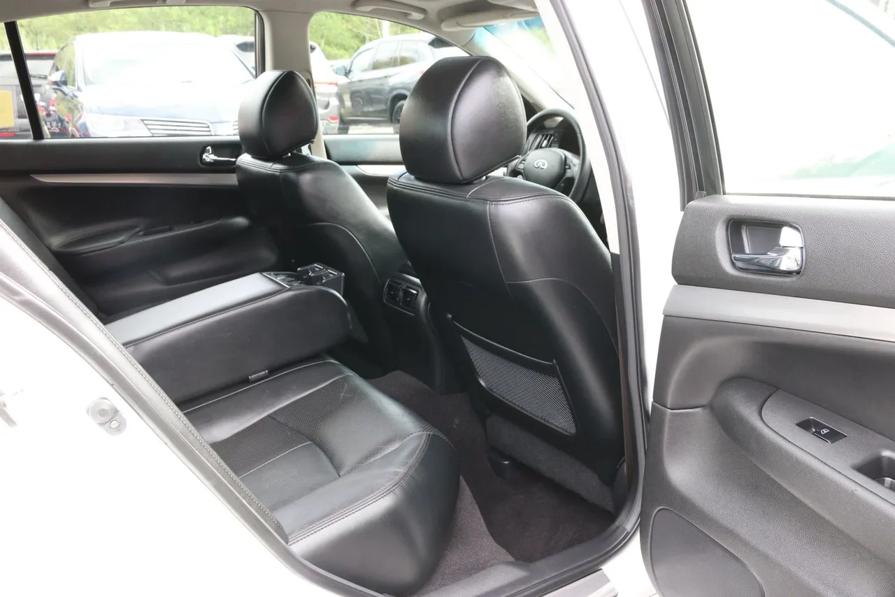 2013 Infiniti G G37X Sedan 4D in White — photo 19 of 37