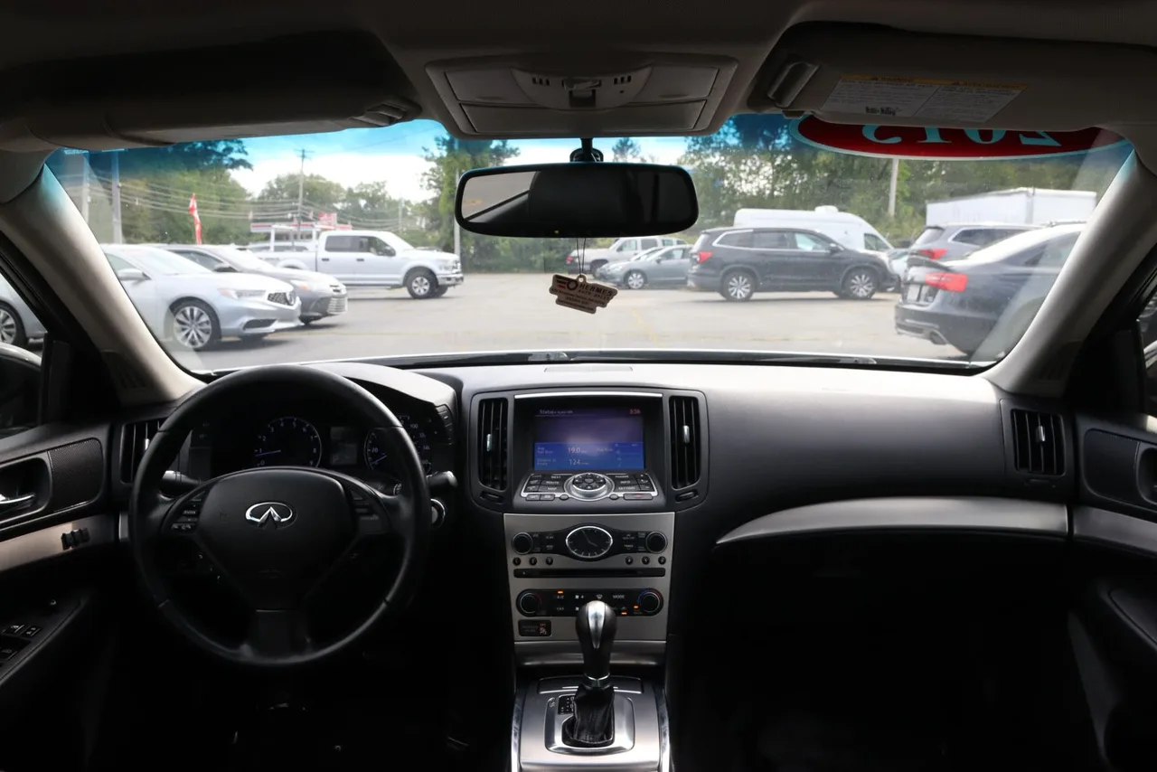 2013 Infiniti G G37X Sedan 4D in White — photo 23 of 37