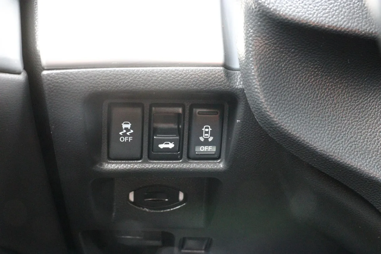 2013 Infiniti G G37X Sedan 4D in White — photo 31 of 37