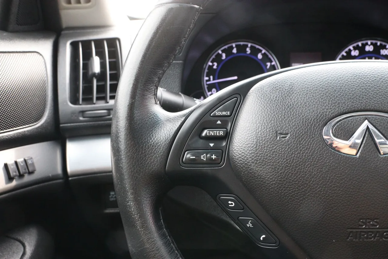2013 Infiniti G G37X Sedan 4D in White — photo 34 of 37