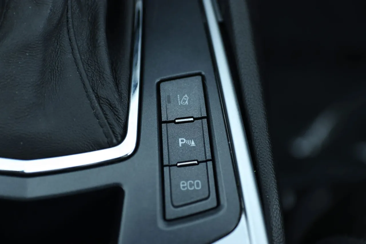 2014 Cadillac SRX — photo 27 of 33