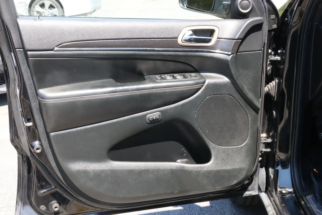 2014 Jeep Grand Cherokee — photo 12 of 31