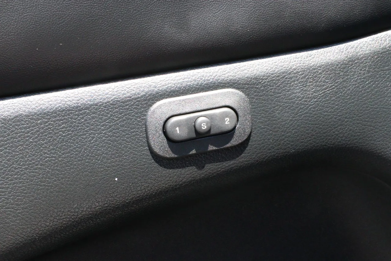 2014 Jeep Grand Cherokee — photo 14 of 31