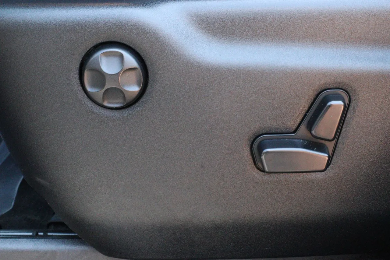 2014 Jeep Grand Cherokee — photo 15 of 31