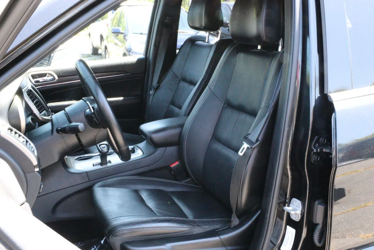 2014 Jeep Grand Cherokee — photo 16 of 31