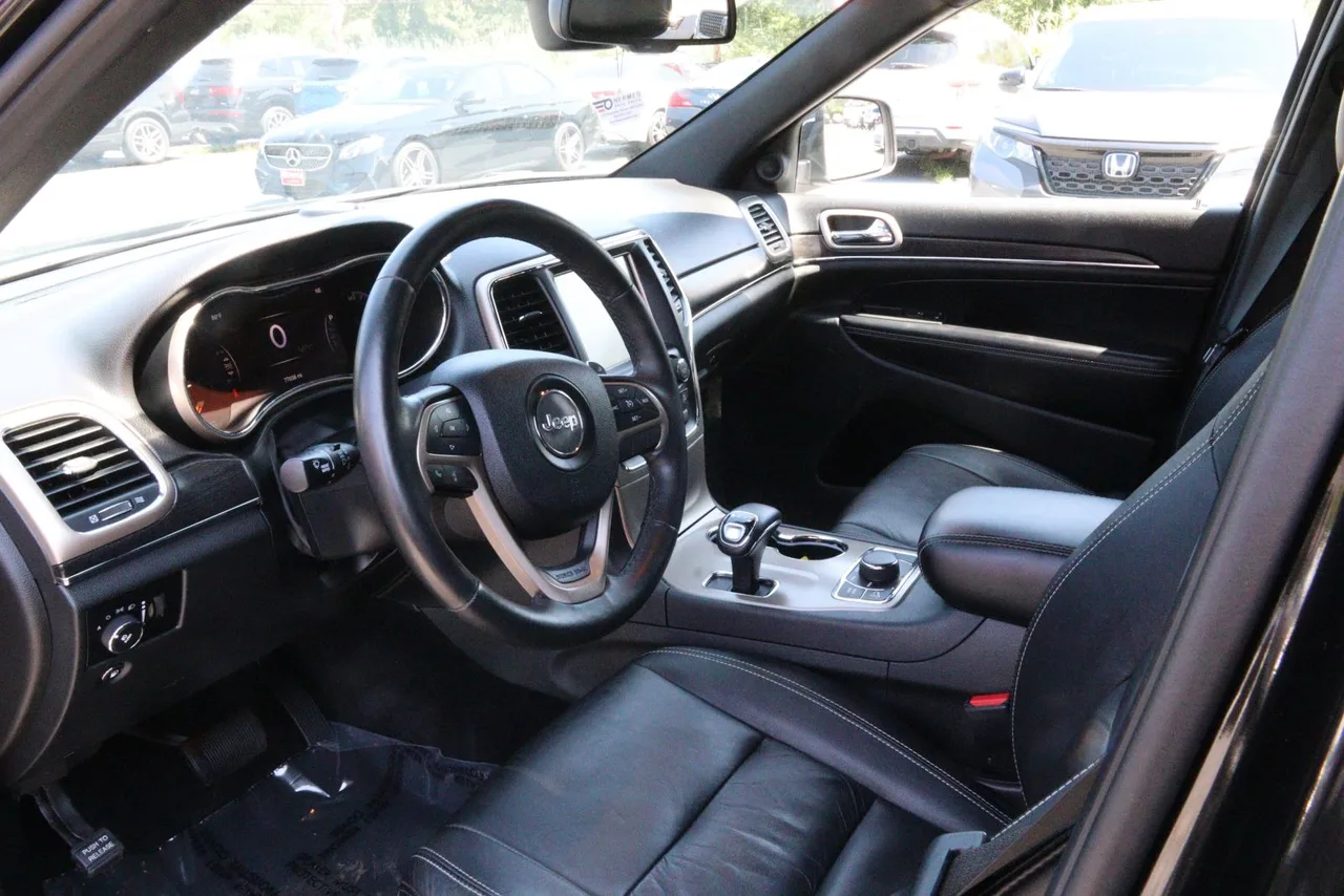 2014 Jeep Grand Cherokee — photo 17 of 31