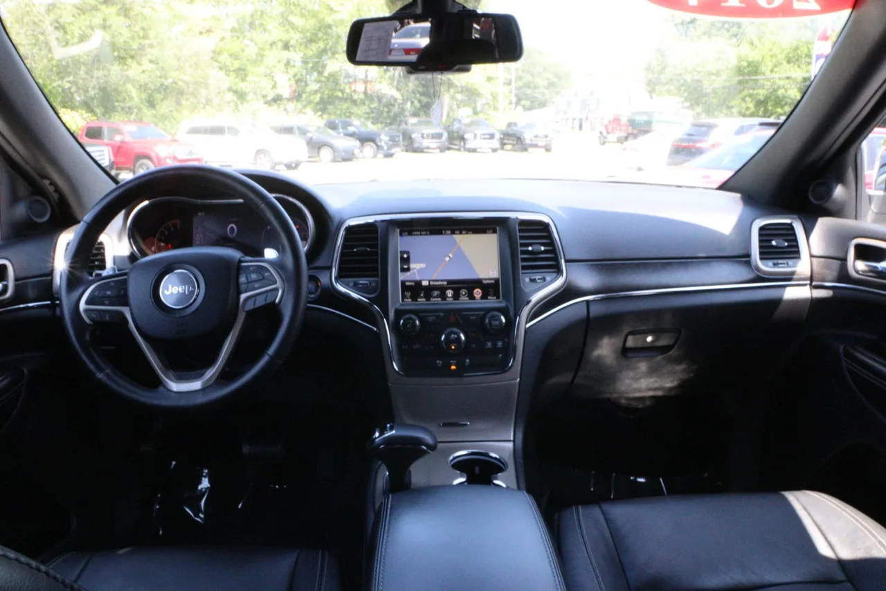 2014 Jeep Grand Cherokee — photo 18 of 31