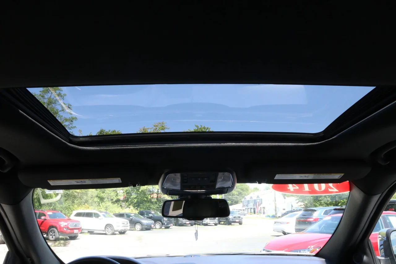 2014 Jeep Grand Cherokee — photo 20 of 31