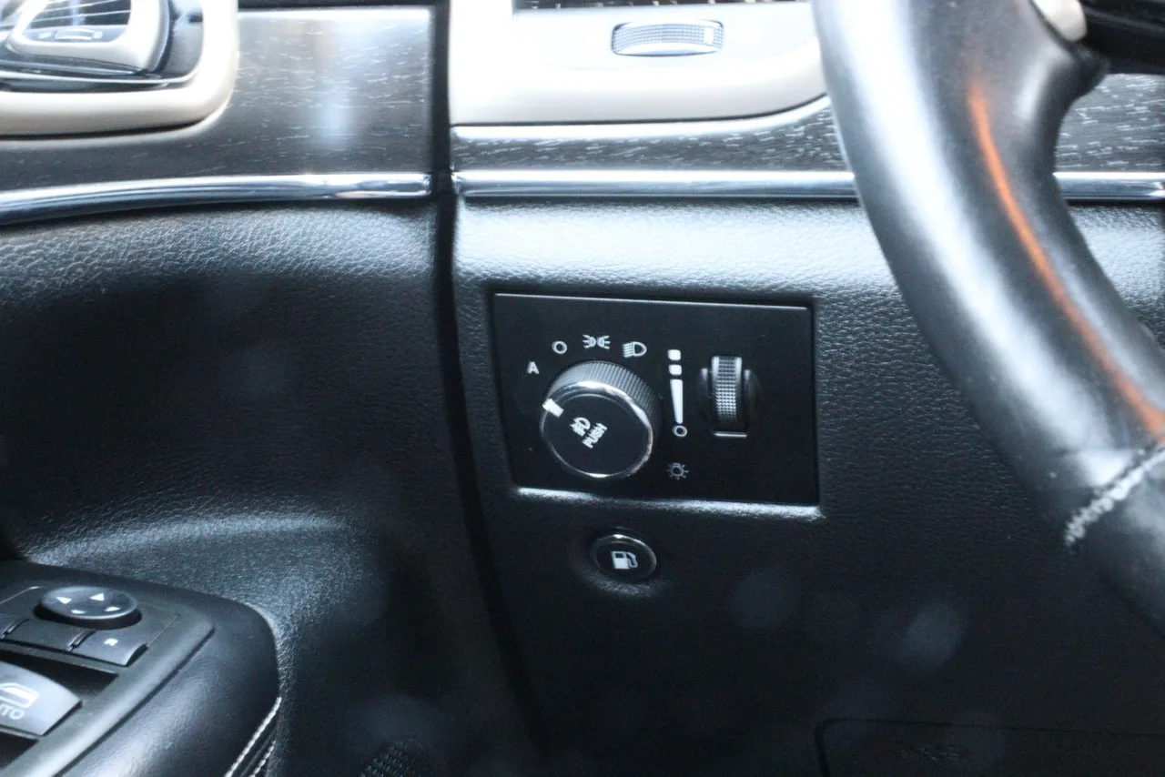 2014 Jeep Grand Cherokee — photo 21 of 31