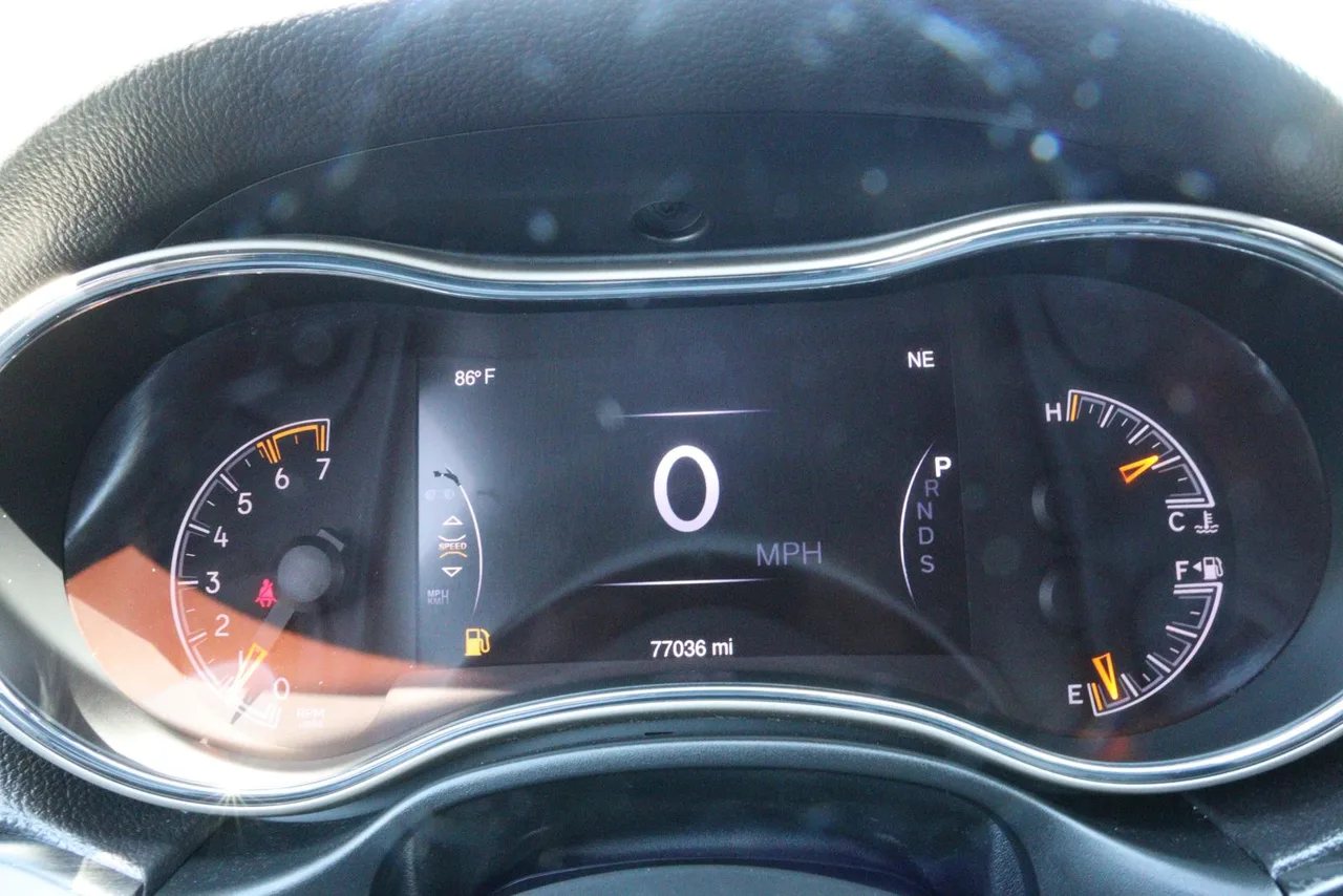 2014 Jeep Grand Cherokee — photo 23 of 31