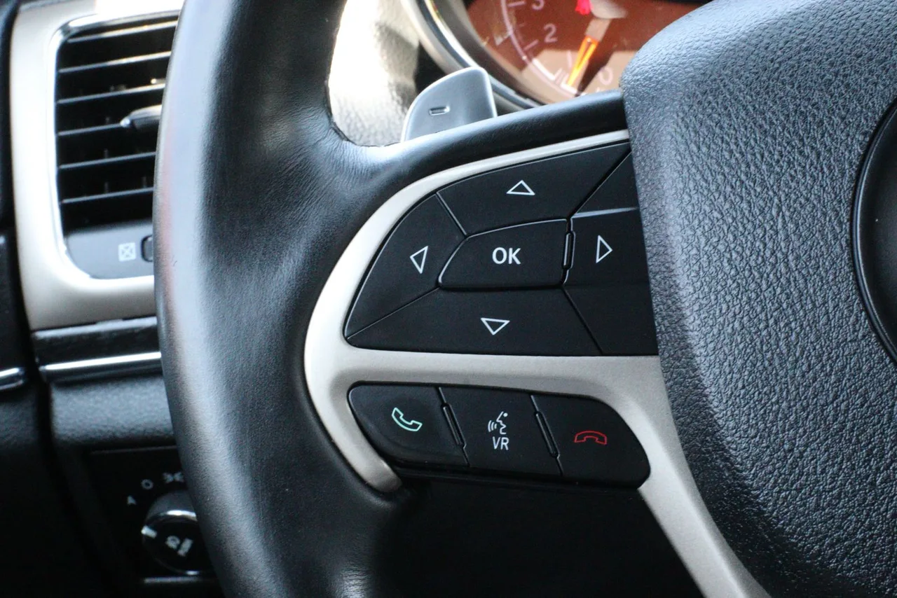 2014 Jeep Grand Cherokee — photo 24 of 31