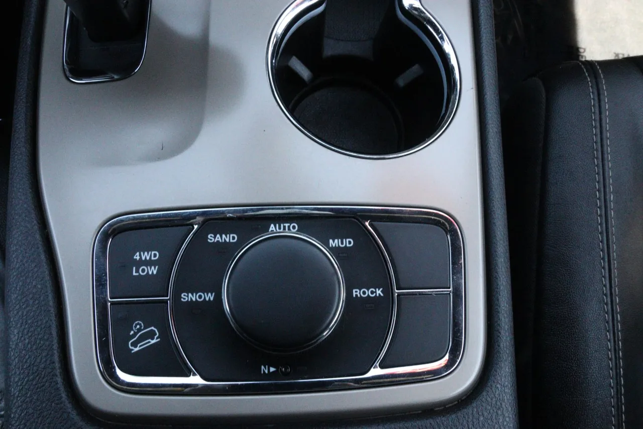 2014 Jeep Grand Cherokee — photo 27 of 31