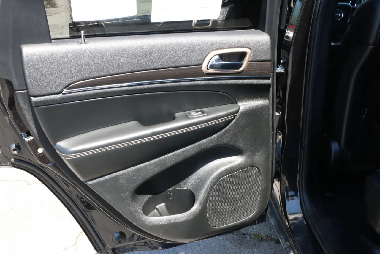 2014 Jeep Grand Cherokee — photo 30 of 31