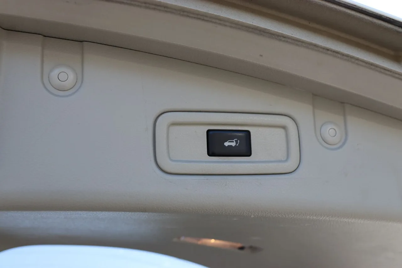 2014 Nissan Murano SL Sport Utility 4D in White — photo 13 of 42