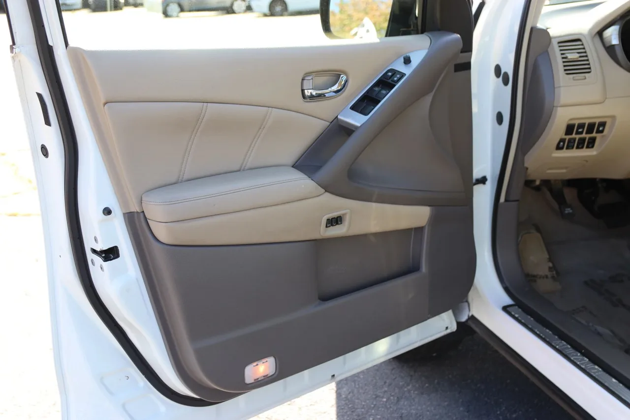 2014 Nissan Murano SL Sport Utility 4D in White — photo 15 of 42