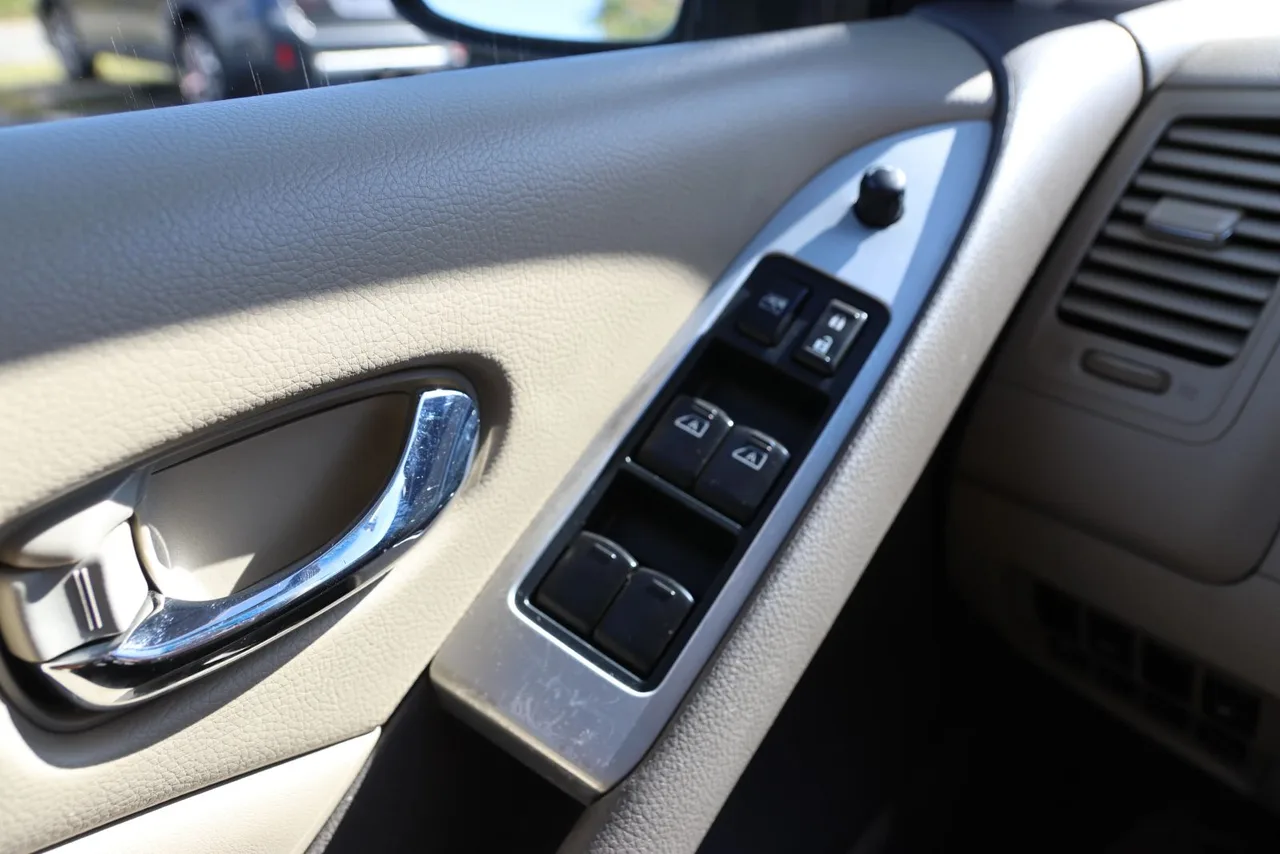 2014 Nissan Murano SL Sport Utility 4D in White — photo 16 of 42