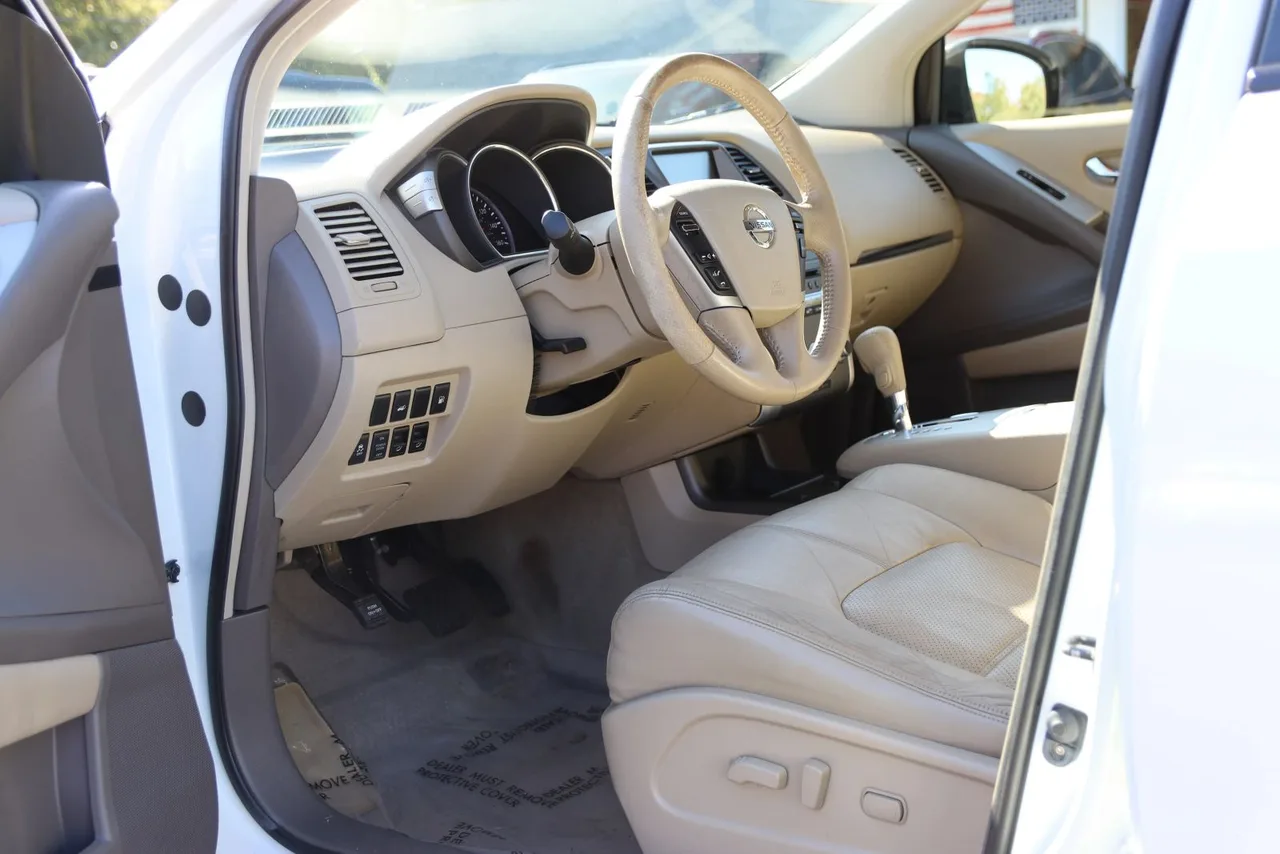 2014 Nissan Murano SL Sport Utility 4D in White — photo 17 of 42