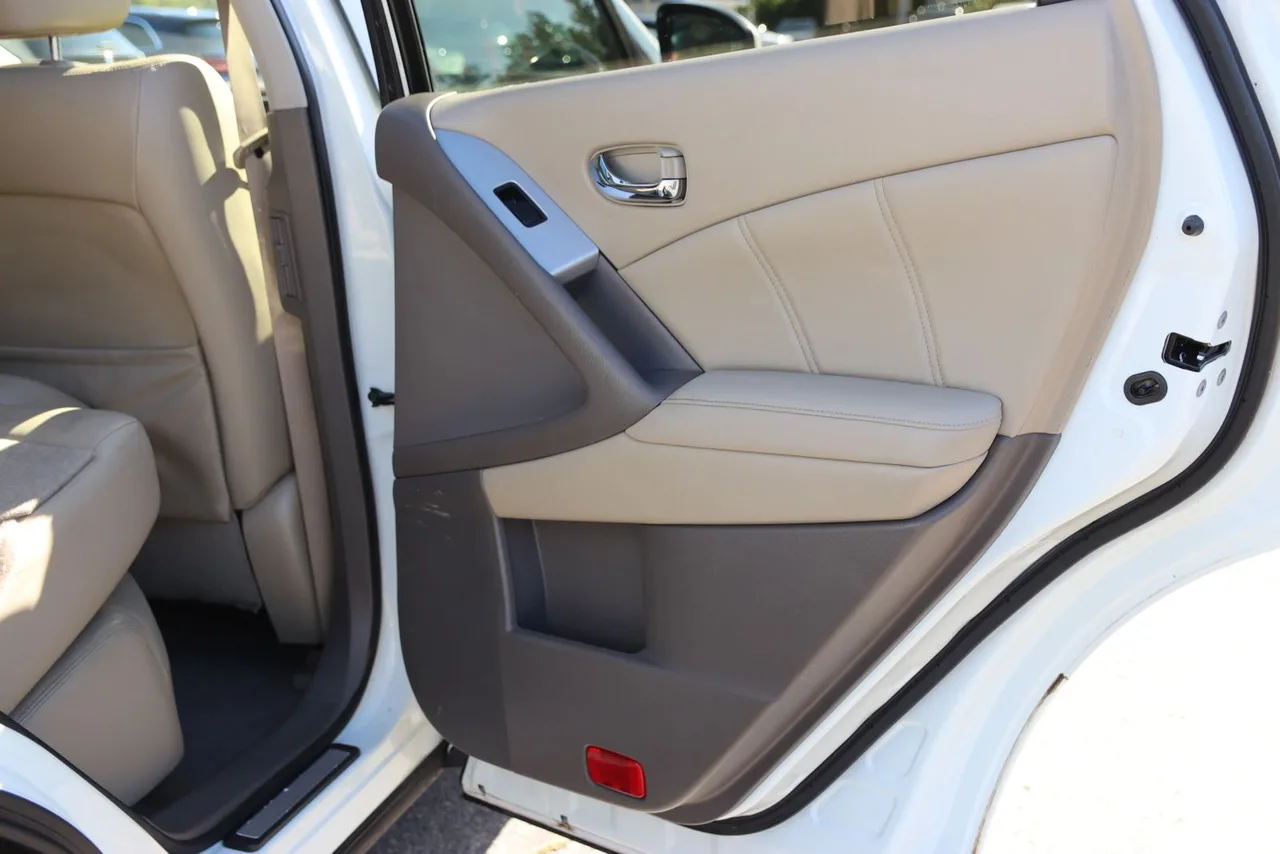 2014 Nissan Murano SL Sport Utility 4D in White — photo 24 of 42