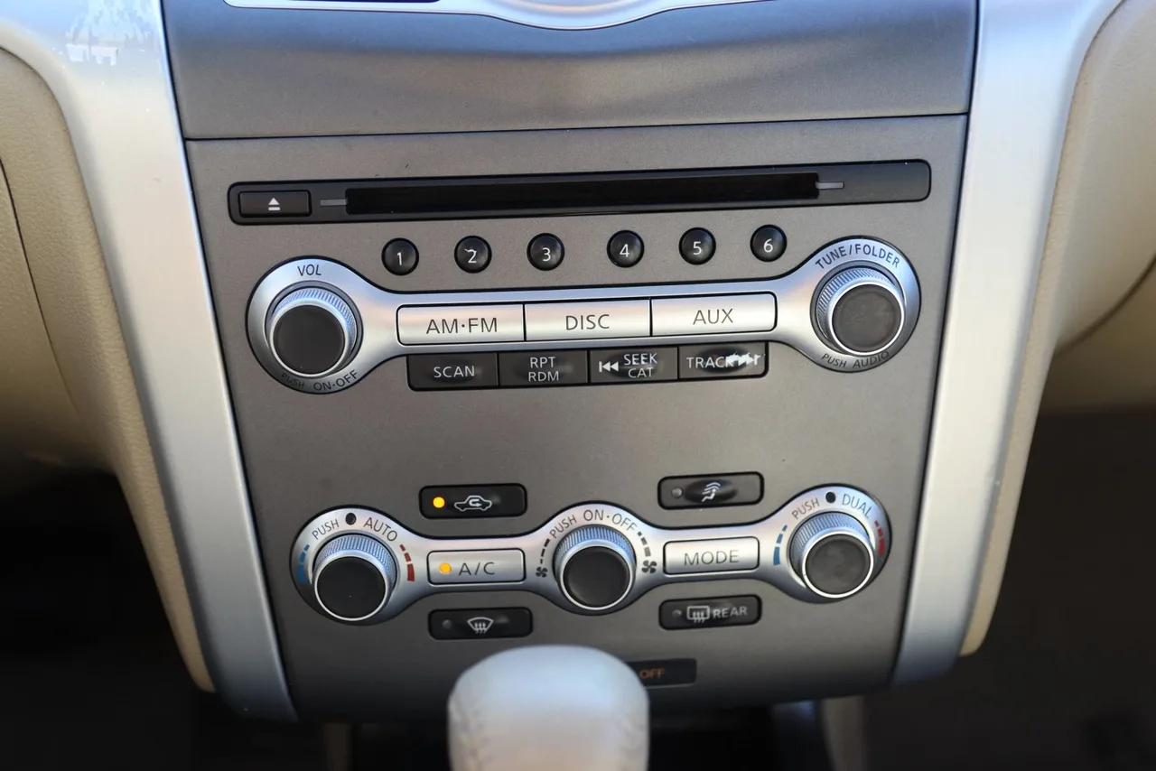 2014 Nissan Murano SL Sport Utility 4D in White — photo 32 of 42
