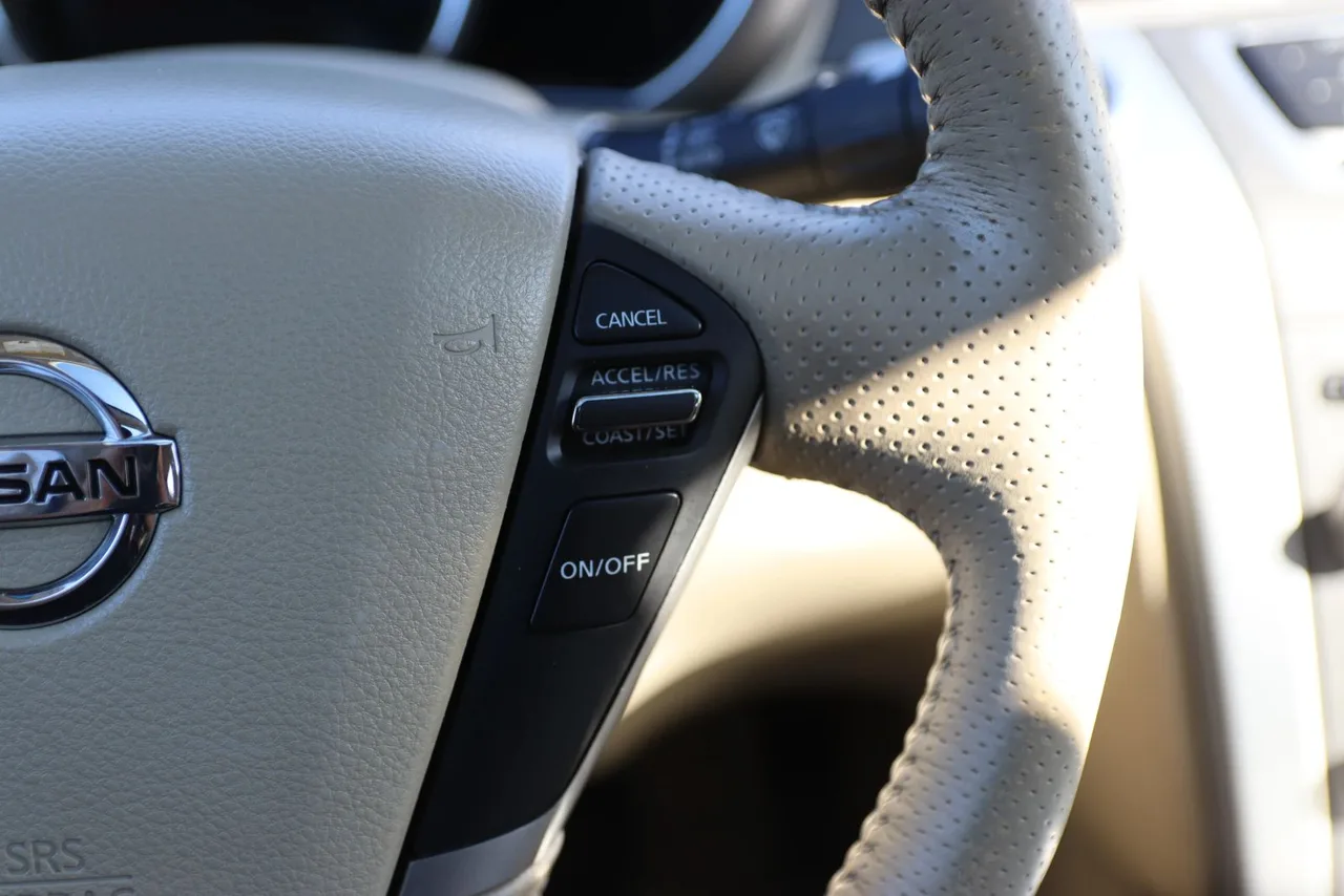 2014 Nissan Murano SL Sport Utility 4D in White — photo 40 of 42