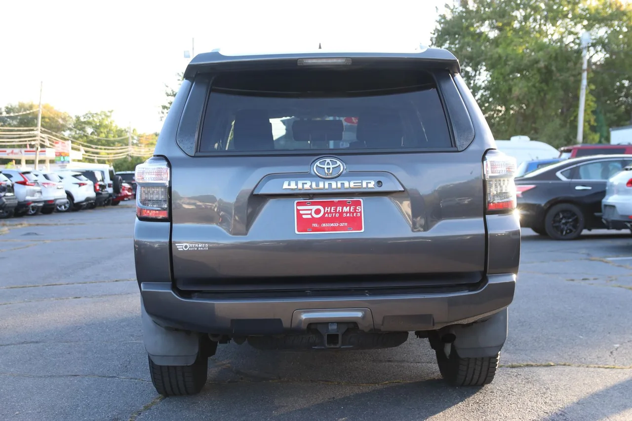 2014 Toyota 4RUNNER SR5 Sport Utility 4D in Gray — photo 7 of 40