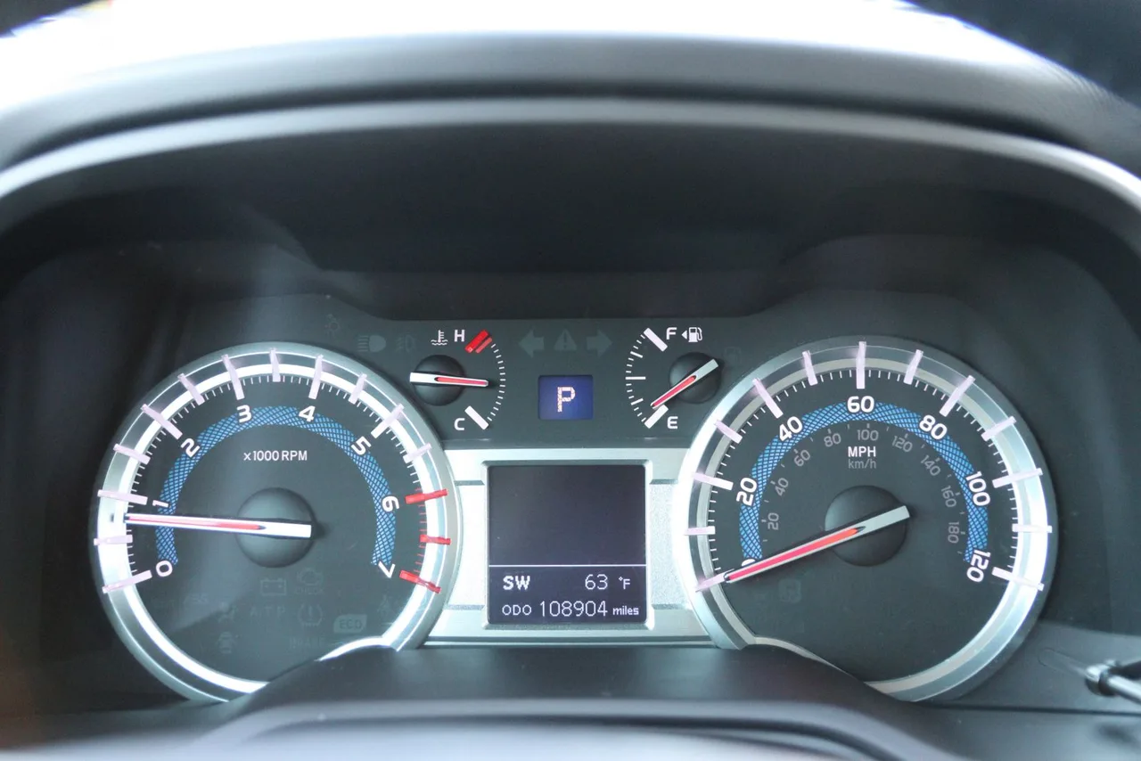 2014 Toyota 4RUNNER SR5 Sport Utility 4D in Gray — photo 32 of 40