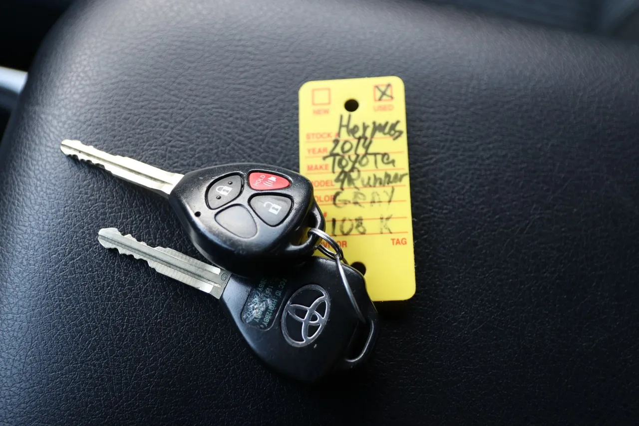 2014 Toyota 4RUNNER SR5 Sport Utility 4D in Gray — photo 39 of 40
