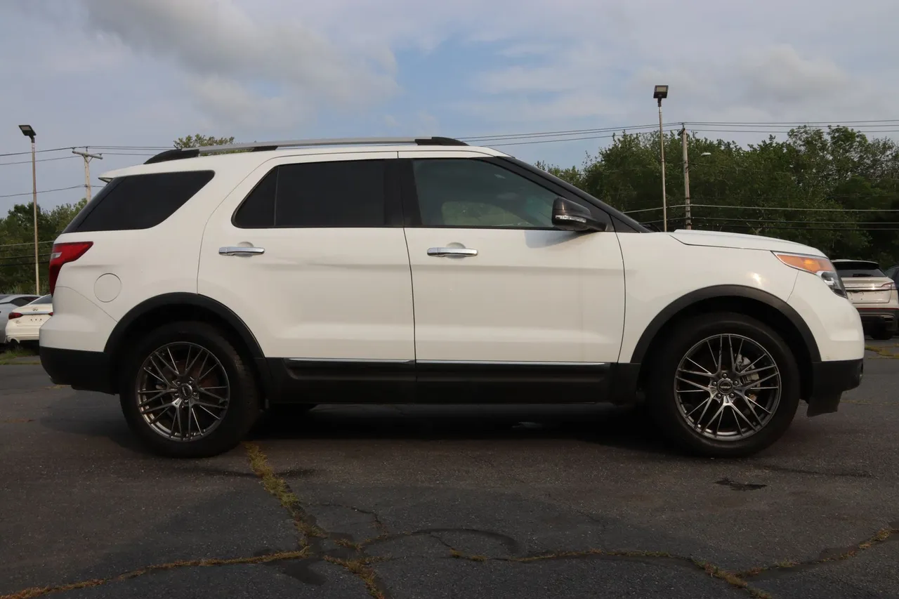 2015 Ford Explorer — photo 7 of 34